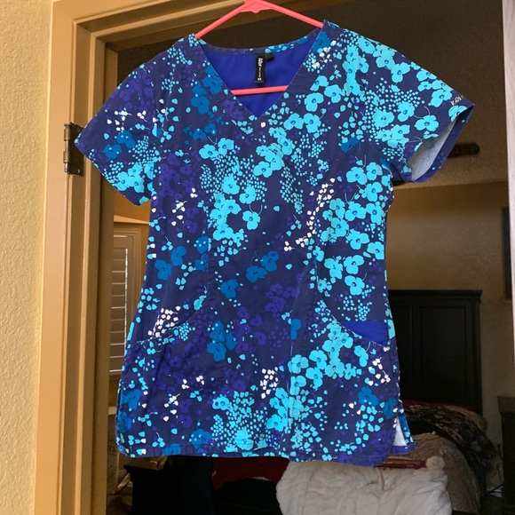Scrub top - Picture 1 of 1